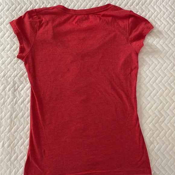 Philadelphia Phillies Woman’s V Neck T-shirt size M - Picture 4 of 5